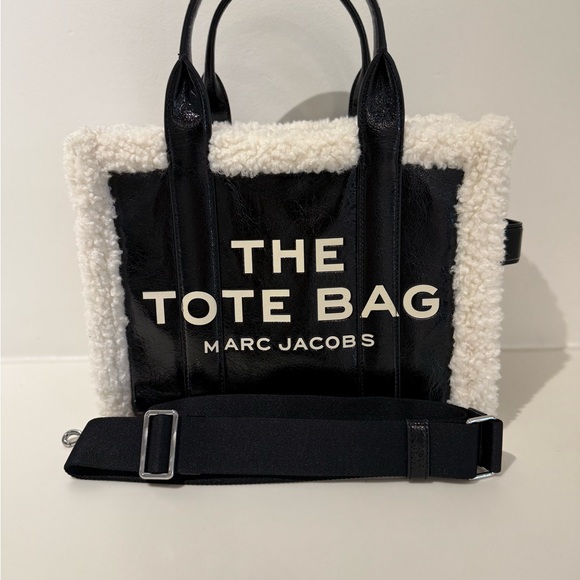Marc Jacobs Handbags - NWT Marc Jacobs medium sterling tote bag